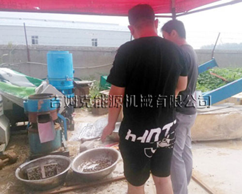 江西客戶牽手吉（jí）姆克200型鵝飼料顆粒機（jī）案例