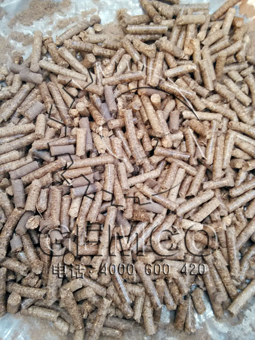 300型木屑顆粒機現場試機製粒成品效果