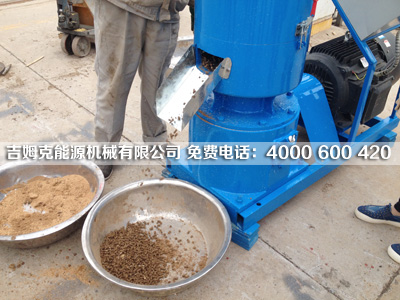 正在調試顆粒機(jī)圖片