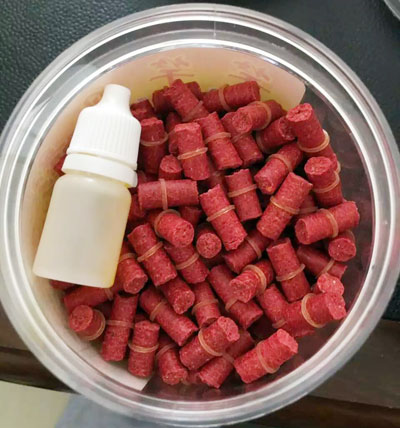 河北客戶使用小型魚飼料顆粒機壓製的魚飼料